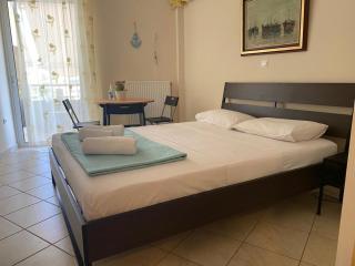 Seaview 2nd flr. apt. next to the beach, wifi,a/c,p/c media. - Anavyssos - 0