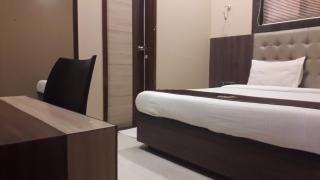 Shine Hospitality Crown - Mumbai - 0
