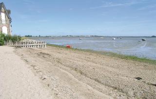 Amazing Home In Quettehou - 3