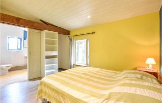 Nice Home In La Chapelle Hermier - 3