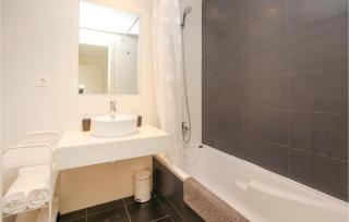 2 Bedroom Lovely Apartment In Estepona - 5