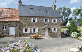 3 Bedroom Cozy Home In Trezeny - Trézény - 0