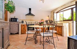 Gorgeous Home In Boulbon With Kitchen - Boulbon - 5