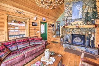 River Dream Cabin on New River with Deck, Fire Pit - 5