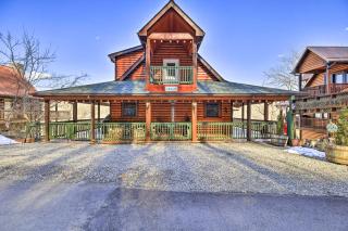 River Dream Cabin on New River with Deck, Fire Pit - 0