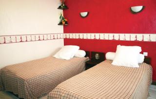 4 Bedroom Cozy Home In Yvias - 5