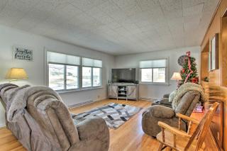 Cozy Postville Retreat with Fireplaces and Yard! - 9