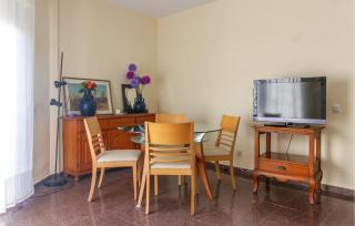 Beautiful Apartment In Torrevieja - Torrevieja - 8