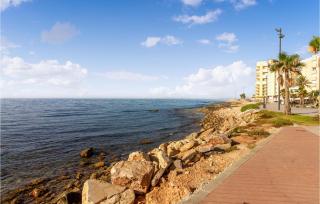 Beautiful Apartment In Torrevieja - 8