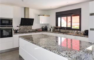5 Bedroom Amazing Home In Miami Platja - Miami Platja - 4
