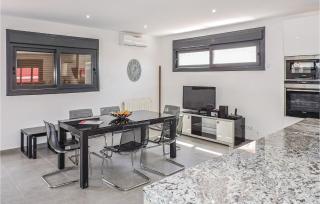 5 Bedroom Amazing Home In Miami Platja - 7