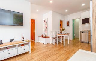 2 Bedroom Lovely Home In Málaga - Malaga - 1