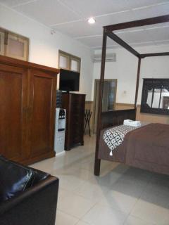 Ndalem Suratin Guesthouse - Yogyakarta - 4