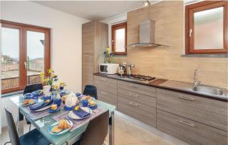 Beautiful Apartment In Pitelli -Sp- - 9