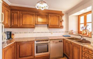 Stunning Home In Riudellots - 9