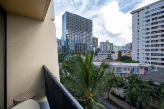 Gorgeous One Bedroom Bamboo Blocks from the Beach - 3