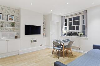 Trendy 1 Bedroom Apartment in the Heart of London - 4