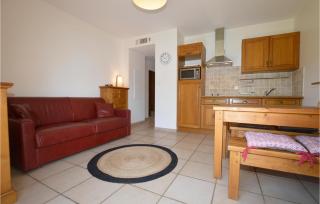 Gorgeous Apartment In Propriano - 9