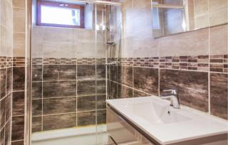 Three-Bedroom Holiday Home In Cheylade - Cheylade - 3
