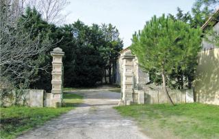 Awesome Home In Arles - Albaron - 1