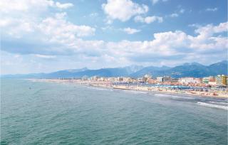 Stunning Apartment In Lido Di Camaiore - 4