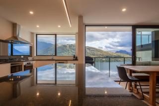 4 Bedroom Home with elevated views of Lake Wakatipu & The Remarkables - Queenstown - 8