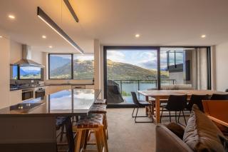 4 Bedroom Home with elevated views of Lake Wakatipu & The Remarkables - Queenstown - 5