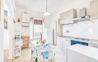 Beautiful Apartment In Follonica Gr - Follonica - 2