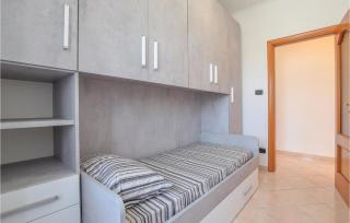 2 Bedroom Lovely Apartment In Siponto - Siponto - 7