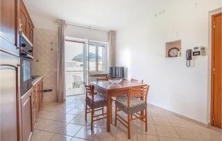 2 Bedroom Lovely Apartment In Siponto - Siponto - 3