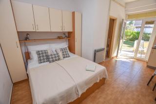 Apartments Flora - Pakoštane - 1