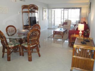 Bahia Soak up the Florida Sunshine - 2