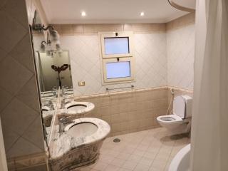 Super Deluxe Apartment in Sheraton Area near Cairo Int'l Airport - 2