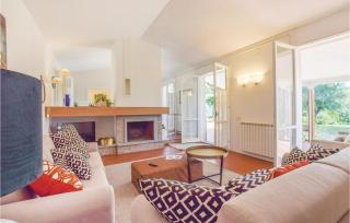 Awesome Home In Fano -Pu- With Jacuzzi - Carignano - 8