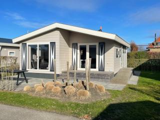 Chalet (J10) op gezellige familiecamping bij zee - Kamperland - 0