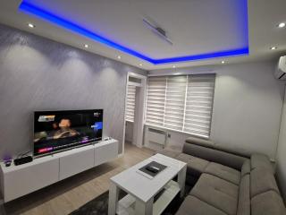 City Center Stay Apartment - 8