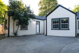 Lovely House near Downtown, Home away from Home! - 8