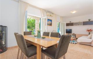 3 Bedroom Lovely Apartment In Brodarica - Brodarica - 8