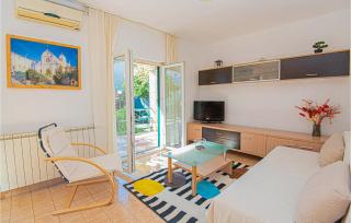 3 Bedroom Lovely Apartment In Brodarica - Brodarica - 9