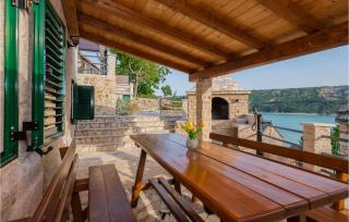 Gorgeous Home In Ricice With Lake View - Ričice - 3