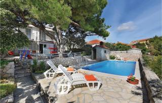 Four-Bedroom Holiday Home In Rogoznica - Rogoznica - 4