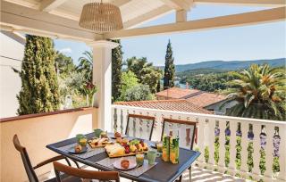 Stunning Home In Vrboska With Kitchen - 1