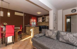 Pet Friendly Home In Polaca - Polača - 4