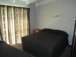 Palm Pacific Resort & Motel - 2