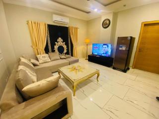Holidazzle Serviced Apartments Bahria Town - Rawalpindi - 6