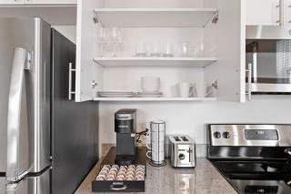 Modern Home 2BR 2BA Free Off-Street Parking & Wifi - Baltimore - 5