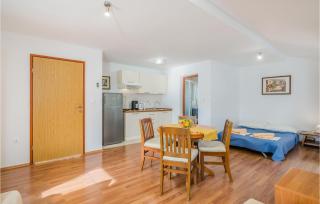 Cozy Apartment In Malinska Dubasnica - Malinska - 5