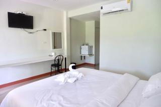 โรงแรมคอมม่อนเวลธ์ Commonwealth Hotel&Resort - Suan Phung - 8