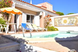 A modern, comfortable and well equipped linked villa with private pool and A/c - Quarteira - 0