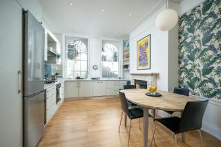 Sleek flat with communal courtyard - London - 0